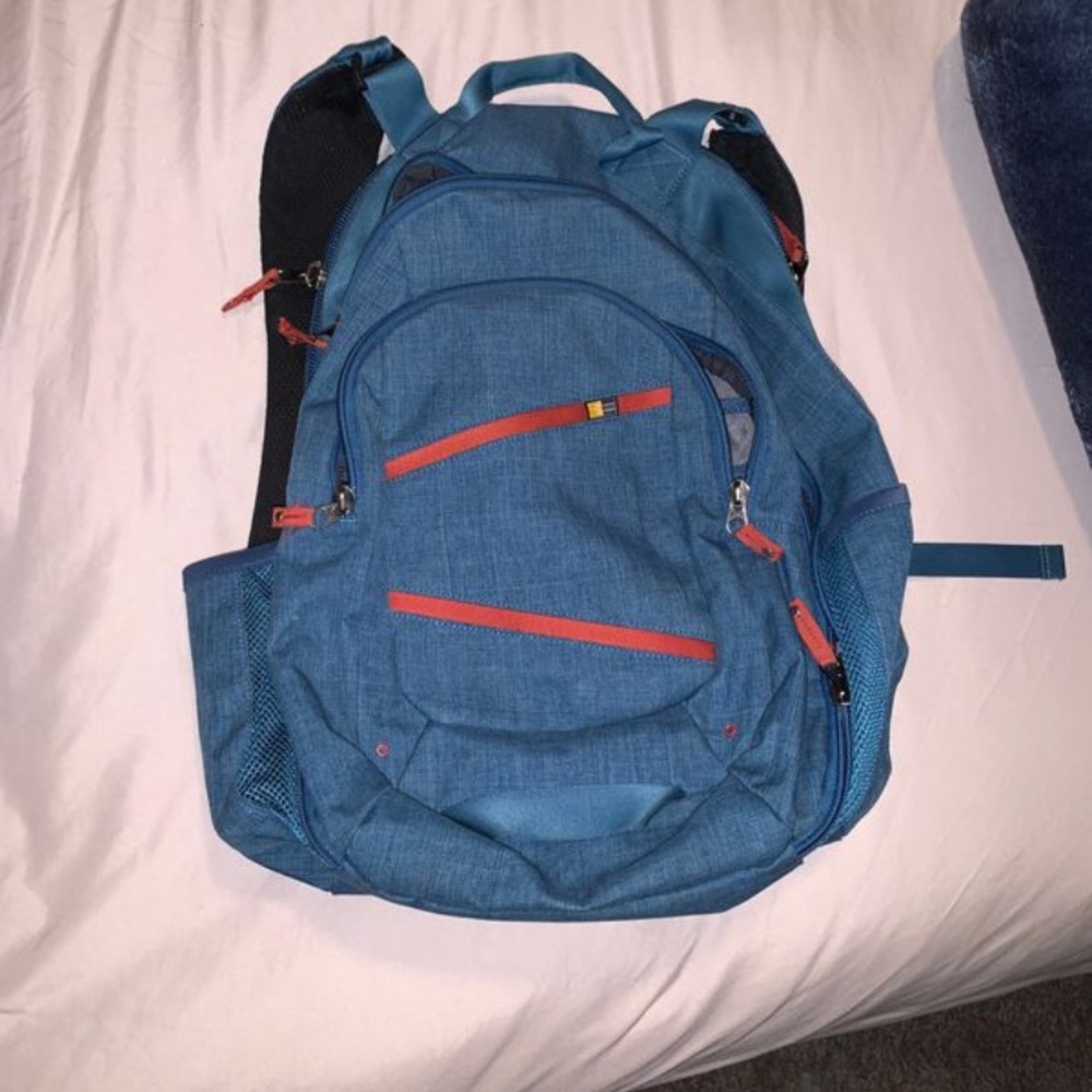 Backpack - Picture 2 of 7